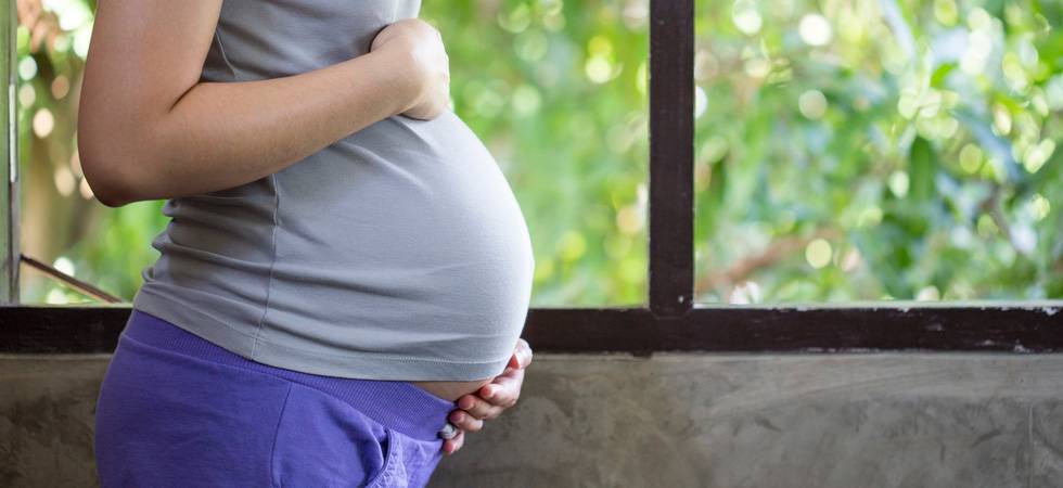 Желтые выделения при беременности - фото